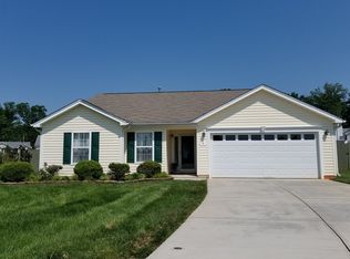 4 Glenrose Ct, Greensboro, NC 27407