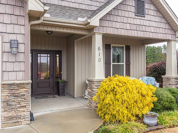 3rd image of 610 Ladowick Ct