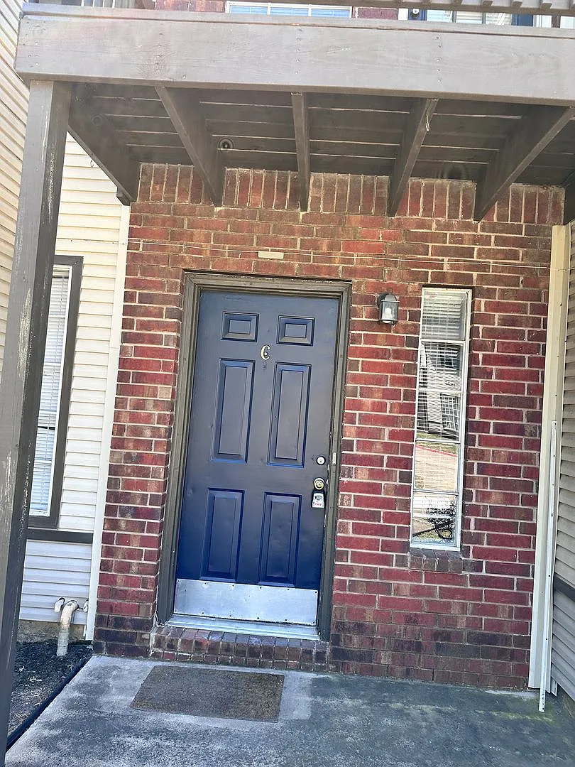 River Crossing - Near Downtown - 2bd /2.5ba - Townhome - Yard - Pet Friendly - $1500 - Rent Special — Photo 2