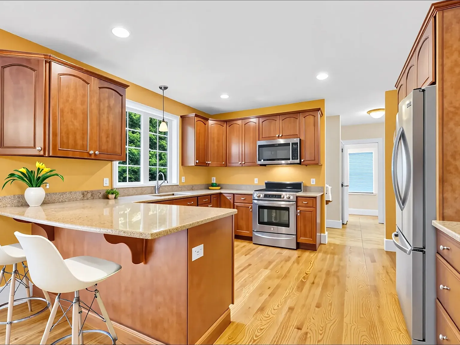 3 bed, 2.5 bath, 2213 sqft, $4,400 — Photo 2