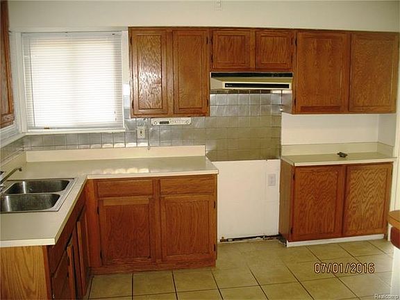 3rd image of 23535 Allor St