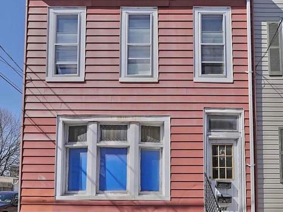 2nd image of 821 W Allen St Floor 2