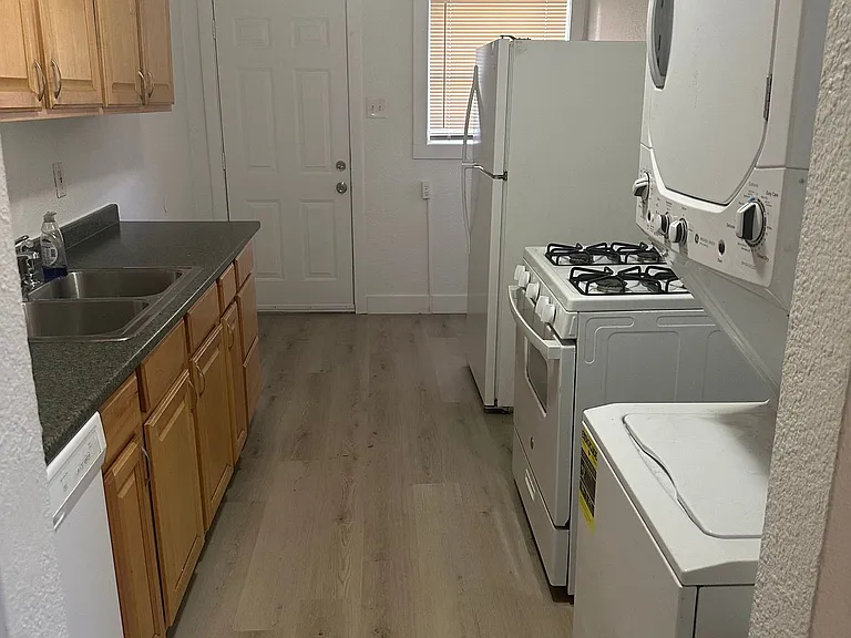 4462-4476 Jay St — Photo 7
