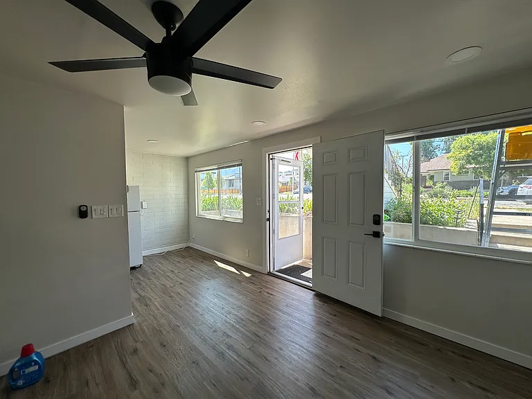 387 E Redondo Ave #387 — Photo 7