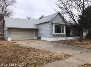 210 SW 2nd St, Newton, KS 67114