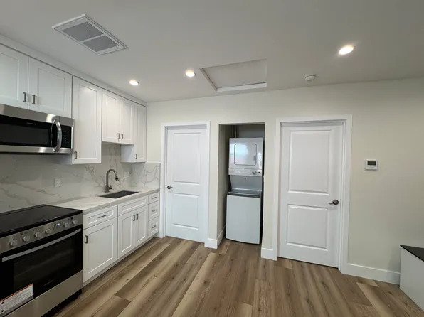 15021 Gilmore St, Van Nuys, CA 91411
