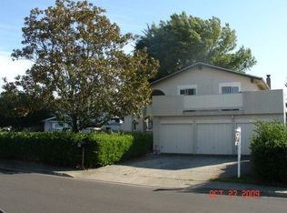 305 Firethorn Dr, Rohnert Park, CA 94928