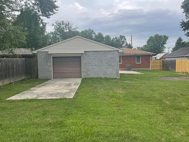 2504 Guelat Ave — Photo 5