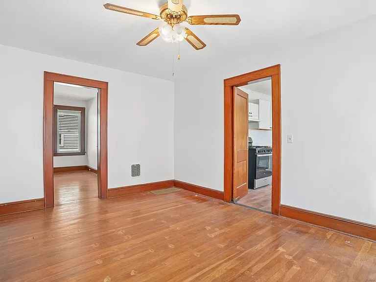 108 Barnum Ter — Photo 12