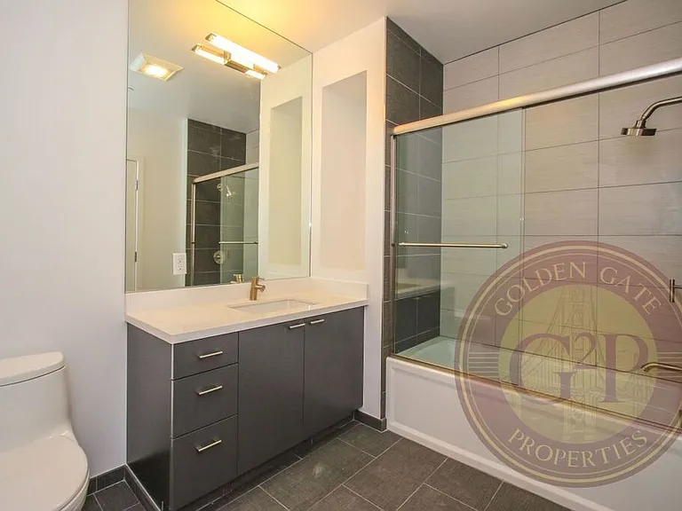 722 Montgomery St — Photo 11