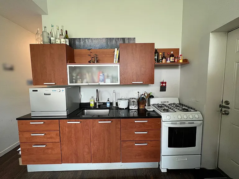 2824 W Armitage Ave — Photo 2