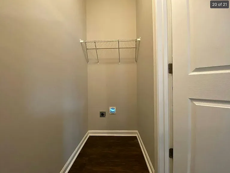 6132 Burbank Crossing Loop — Photo 17