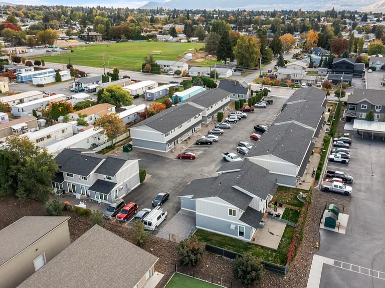 Columbia Crest Townhomes — Photo 27