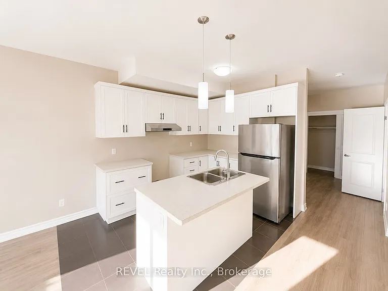 4 McLaughlin St — Photo 7