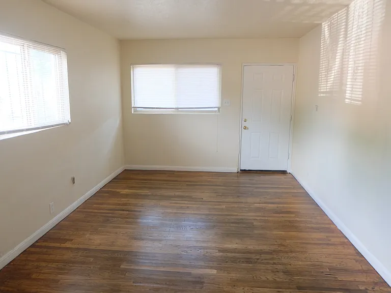 Spacious One Bedroom with Bonus Mud Room — Photo 4
