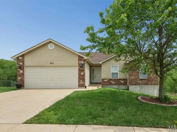 830 Hawks Circle Dr, Hillsboro, MO 63050