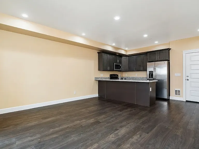 Marigold Apartments — Photo 9