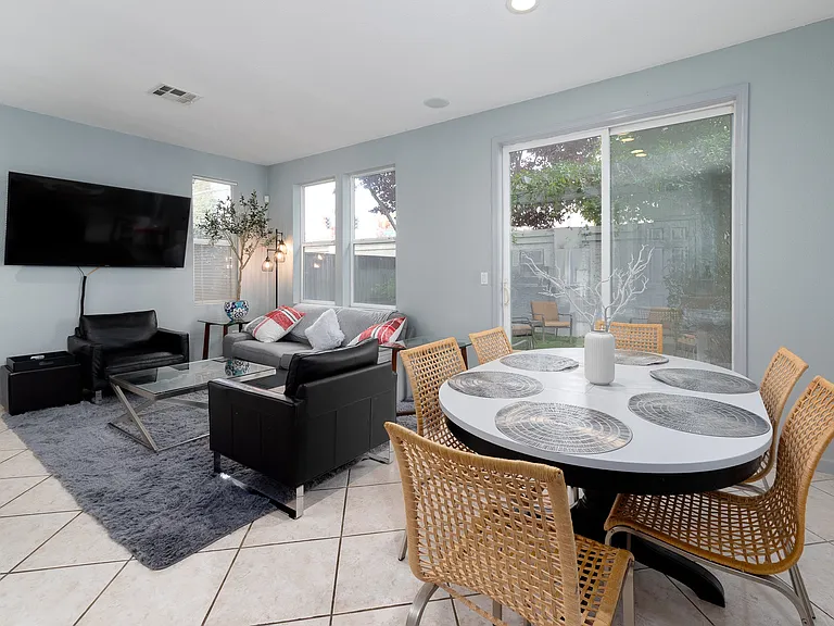 Heritage Cir — Photo 21