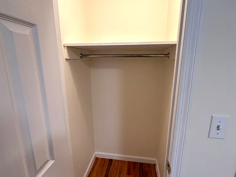 320 E 6th St #4 — Photo 15