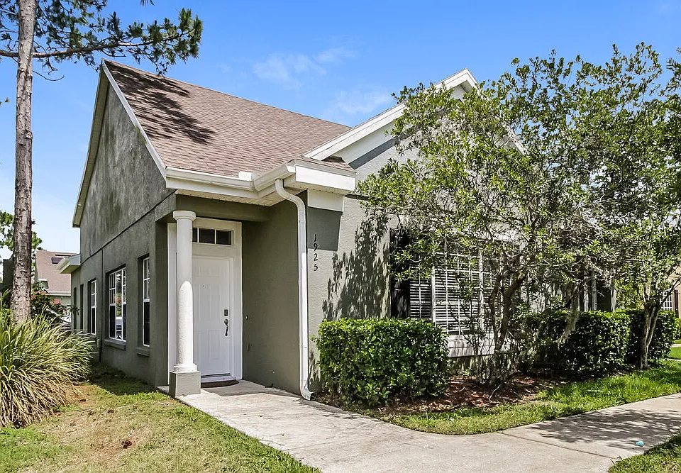 1925 Island Walk Dr