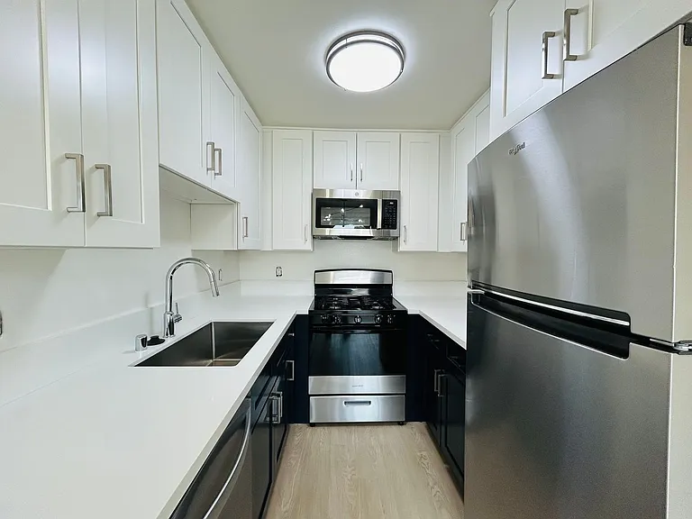 10520 National Blvd — Photo 13