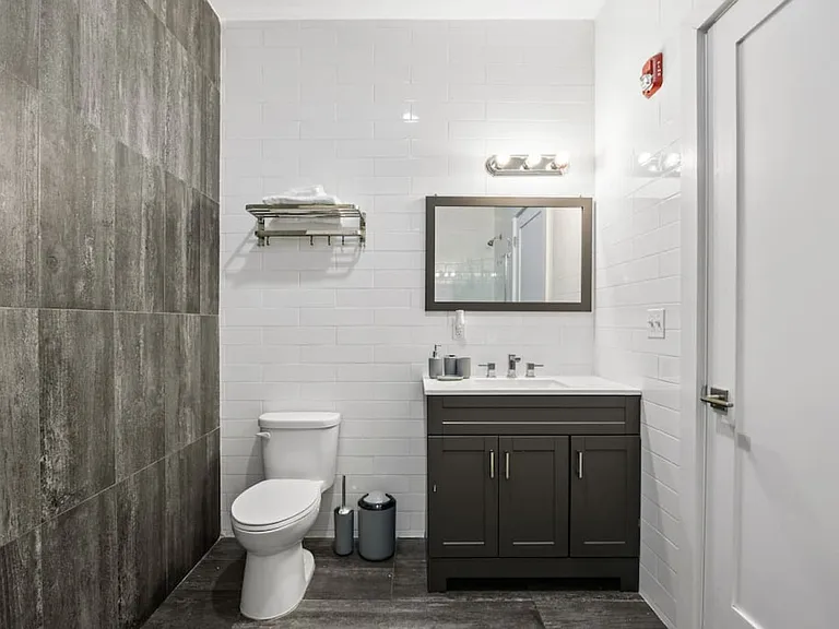 300 Hoyt Realty Inc — Photo 18
