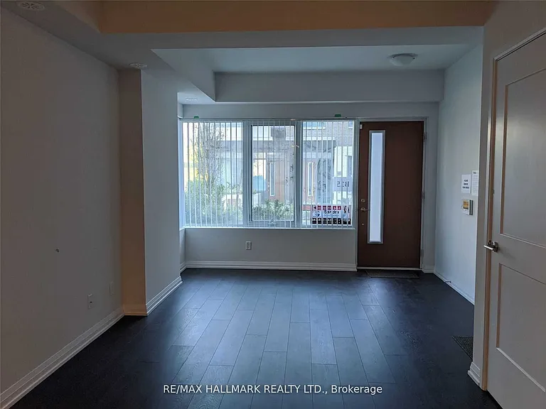 1010 Portage Pkwy #Townhouse 15 — Photo 3