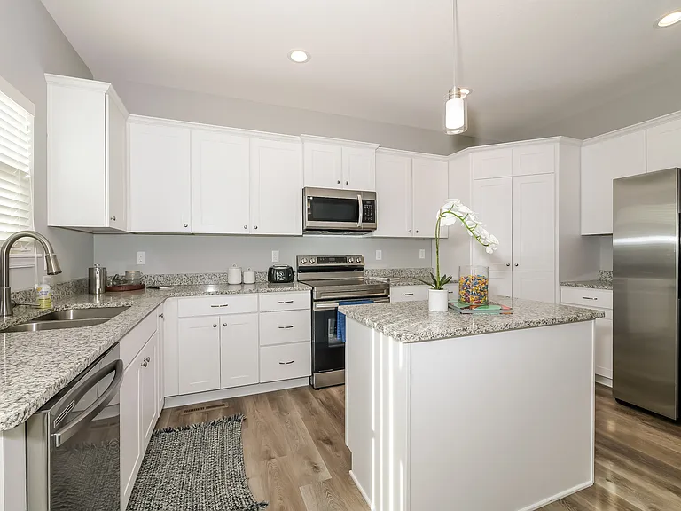 1205 NW Hilltop Ln — Photo 13