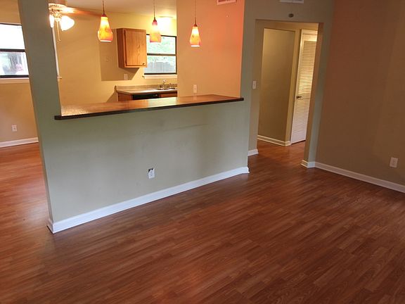 4th image of 101 Southwold Dr