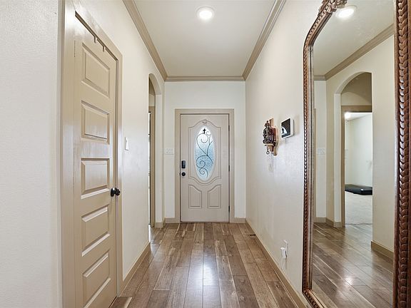 4th image of 3021 Springview Ave