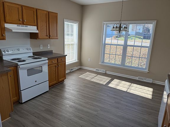 5th image of 918 Faye St