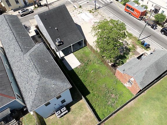 4th image of 2133 Dumaine St