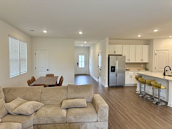 3rd image of 5007 Lawler Ln