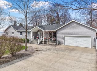 110 Indian Ave, Houghton Lake, MI 48629