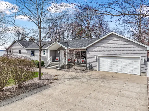 110 Indian Ave, Houghton Lake, MI 48629