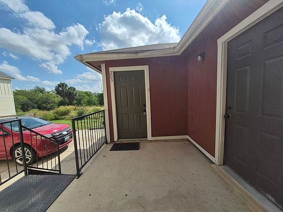 2nd image of 1016 Blanco Rd APT 203
