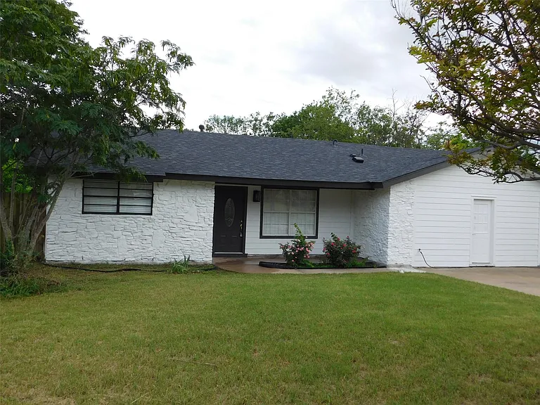 2307 Galway St — Photo 2