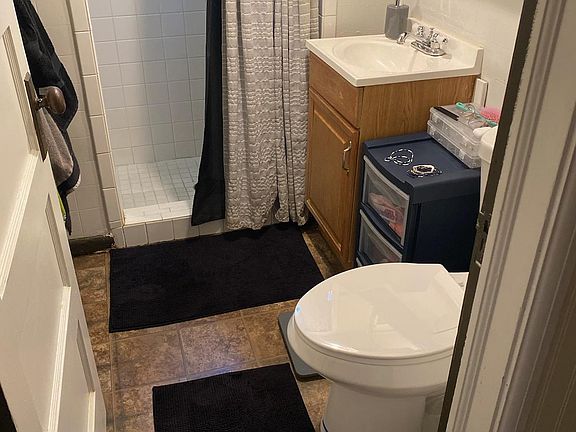 4th image of 360 E 19th St #B