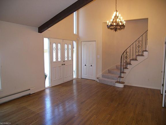 3rd image of 33085 Rockford Dr