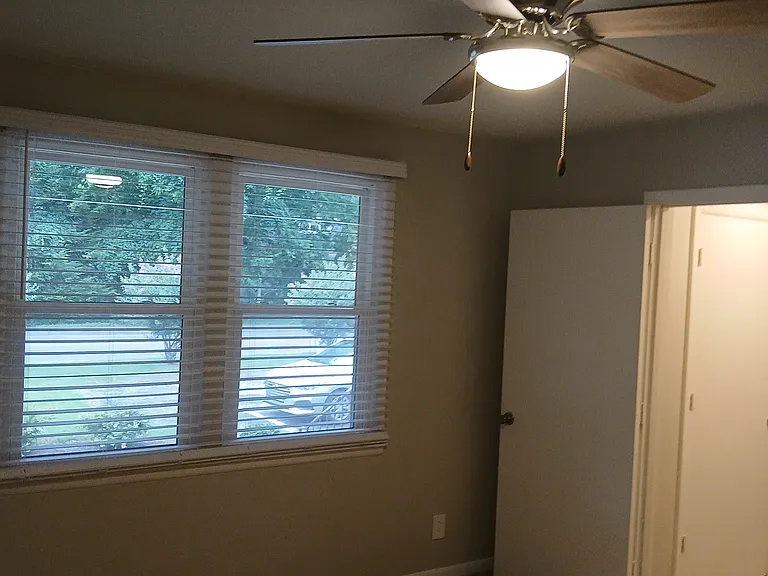 Franklin Manor Apartments — Photo 9