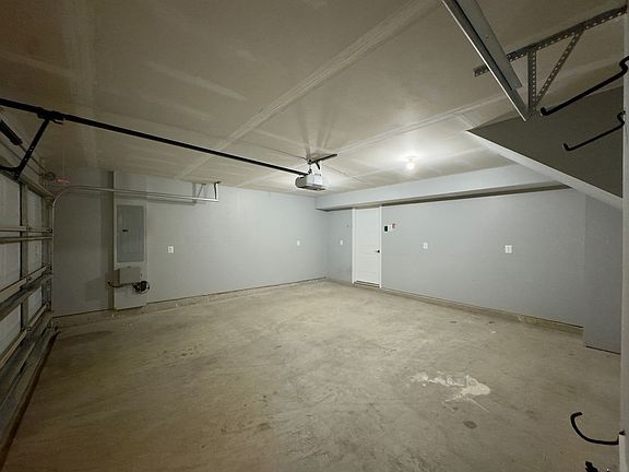 2nd image of 1302 Dickinson Ct