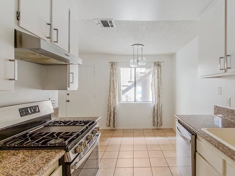 Chatsworth Rent This Now — Photo 42