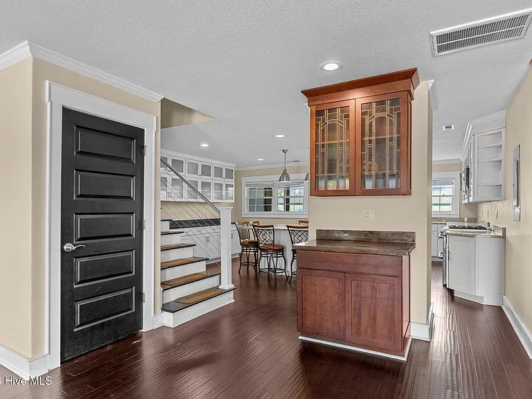 8711 Plantation Dr #302 — Photo 5
