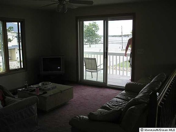 4th image of 11 Cedar Crest Dr