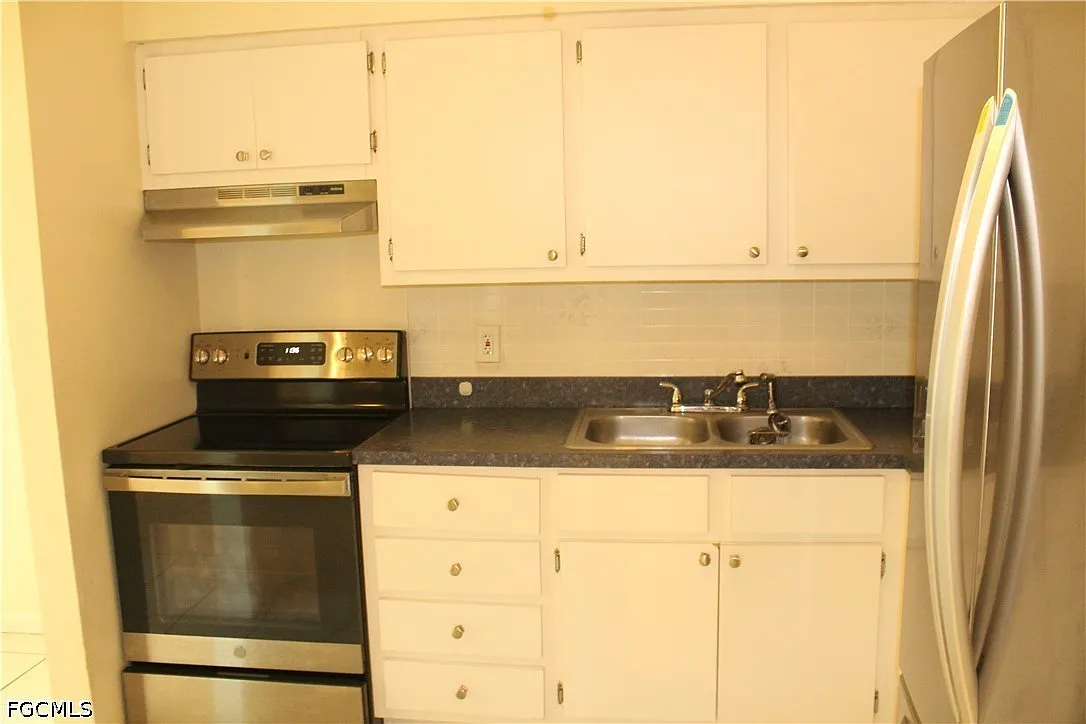 2 bed, 2.0 bath, 912 sqft, $1,290 — Photo 3