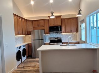 121 W Janss Rd, Thousand Oaks, CA 91360