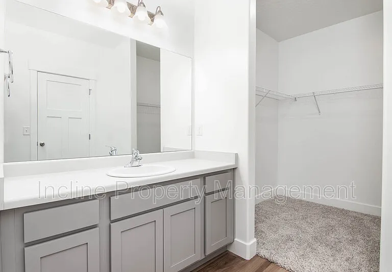 323 W 435 N — Photo 15