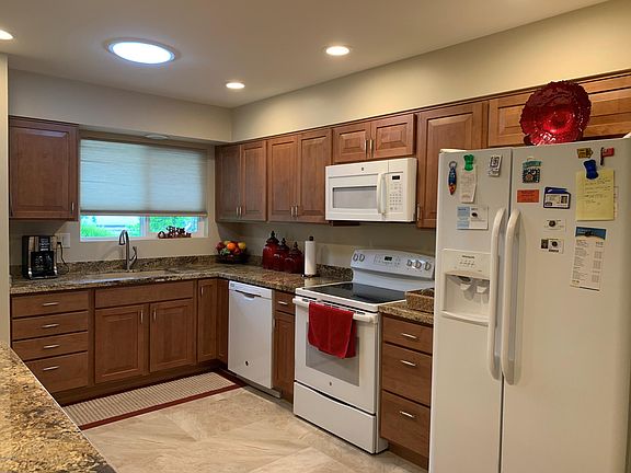 3rd image of 9911 W Prairie Hills Cir