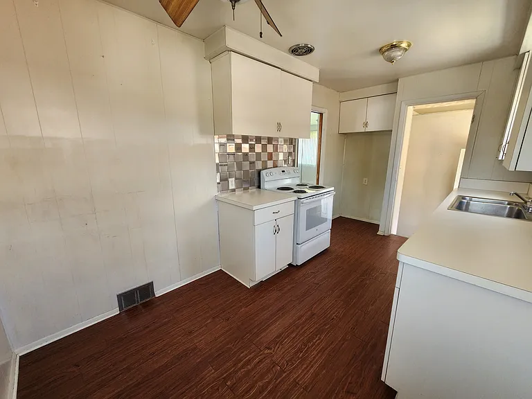 27605 Grant St — Photo 8