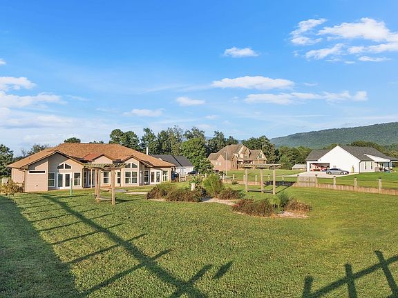 2nd image of 130 Hunters Way